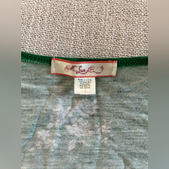 Lux Green V-Neck Top. Size small - Picture 6 of 9